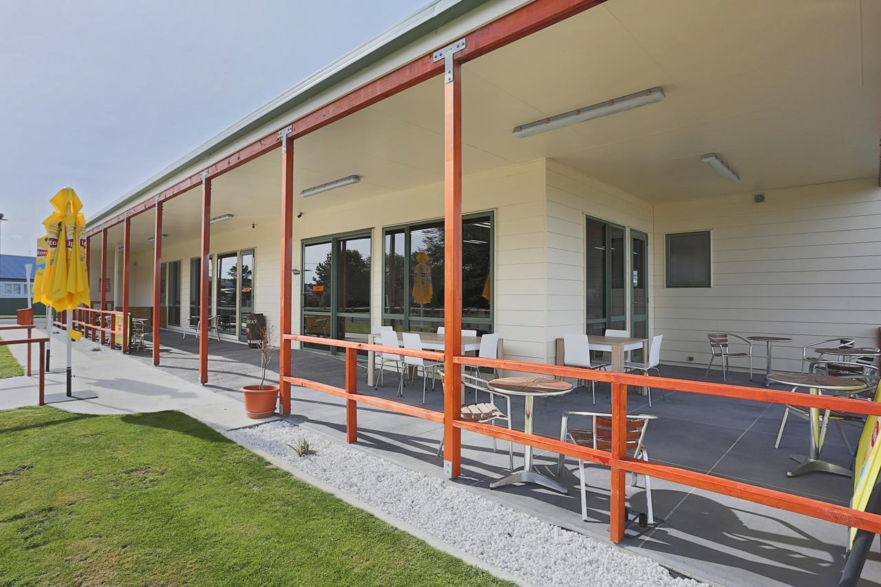 Hotel Tui Base Camp Tuatapere Exteriér fotografie