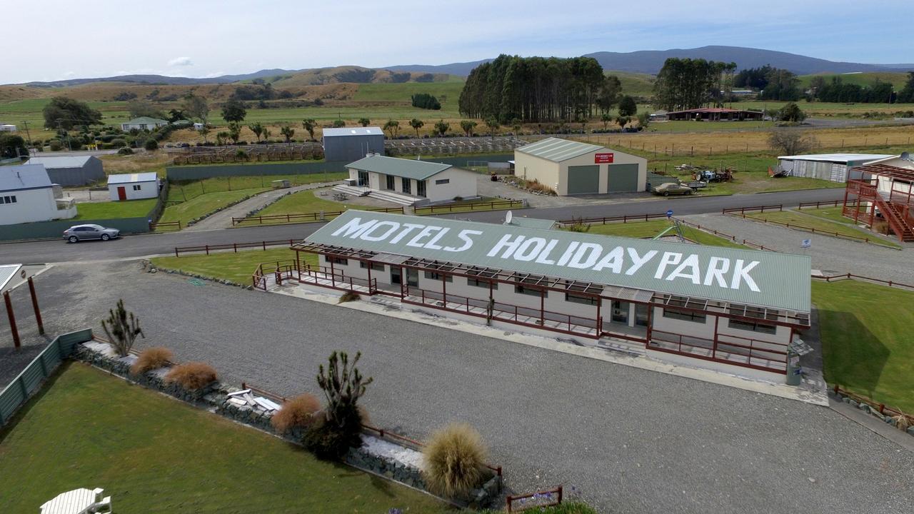 Hotel Tui Base Camp Tuatapere Exteriér fotografie